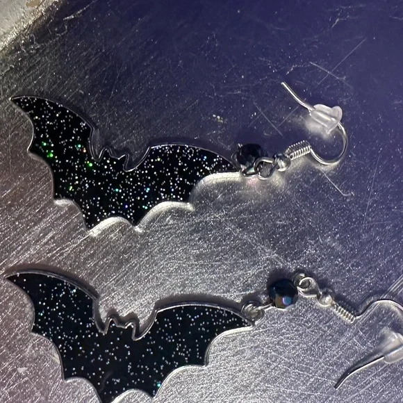 Dangly sparkly bat earrings 🦇 - Picture 3 of 3